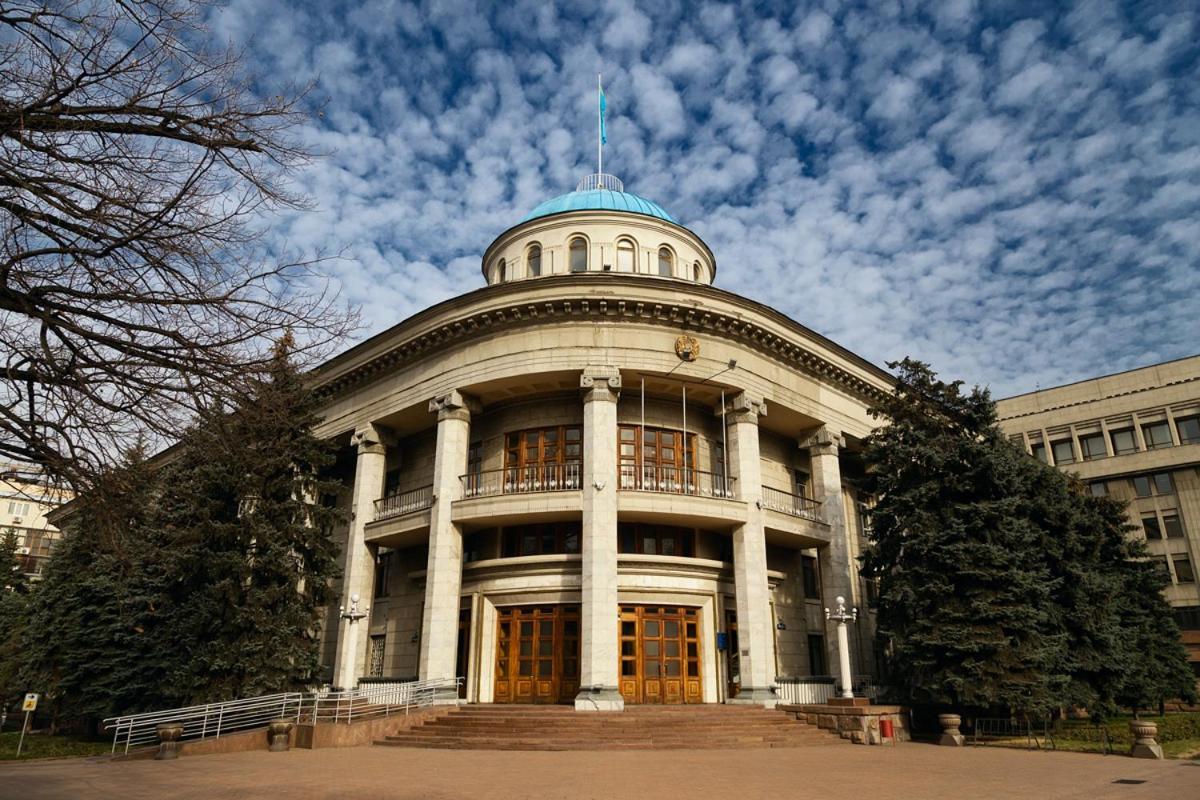 Nadezhda Apartments On Jeltoksan 103 Almaty Exterior photo